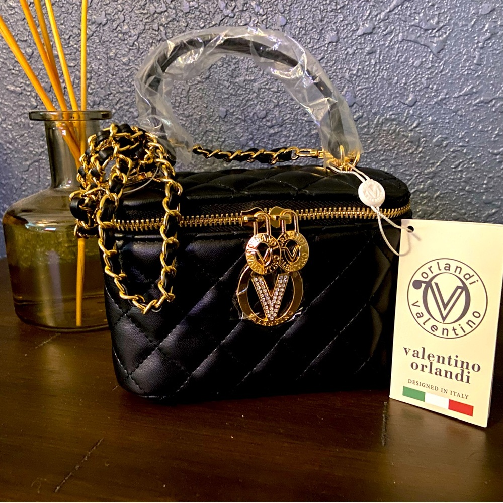 Quilted vanity box bag. Top handle, braided shoulder strap included.